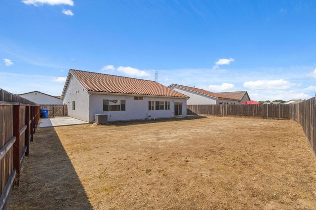 6128 E Platt Avenue, Fresno, CA 93727