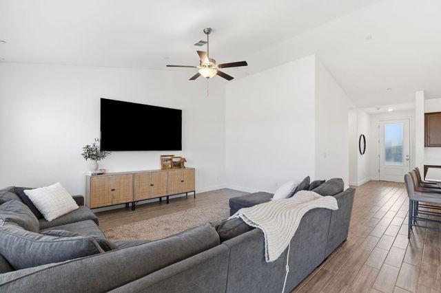 6128 E Platt Avenue, Fresno, CA 93727