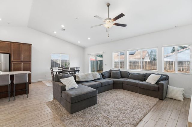 6128 E Platt Avenue, Fresno, CA 93727