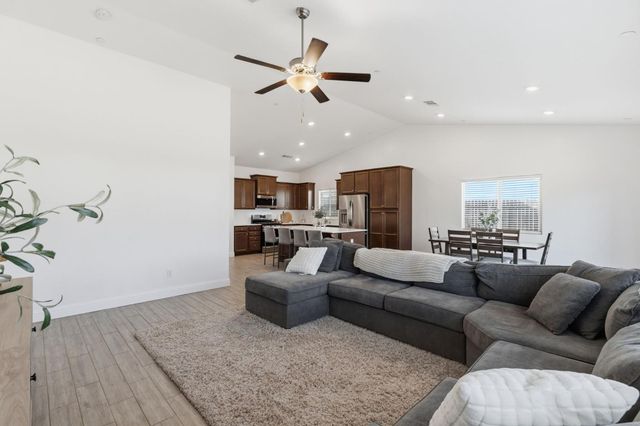 6128 E Platt Avenue, Fresno, CA 93727