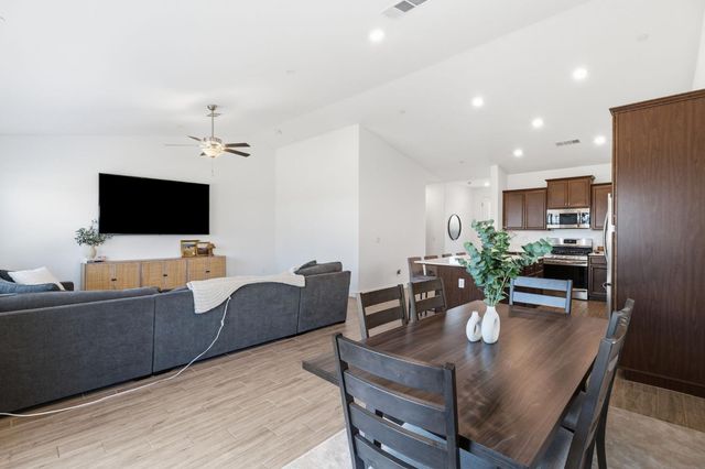 6128 E Platt Avenue, Fresno, CA 93727