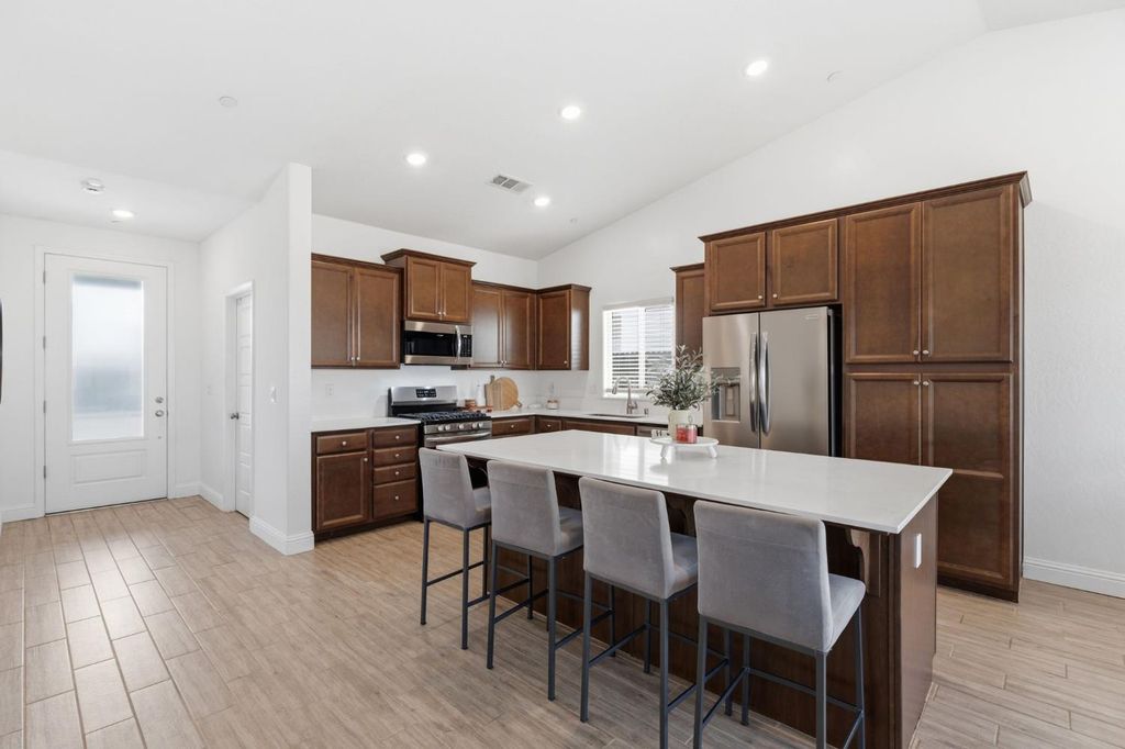 Image 12 of property listing at 6128 E Platt Avenue, Fresno, CA 93727