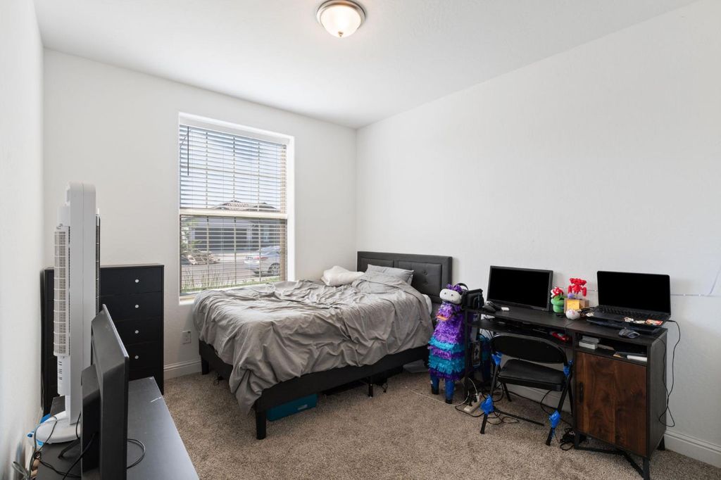 Image 17 of property listing at 6128 E Platt Avenue, Fresno, CA 93727