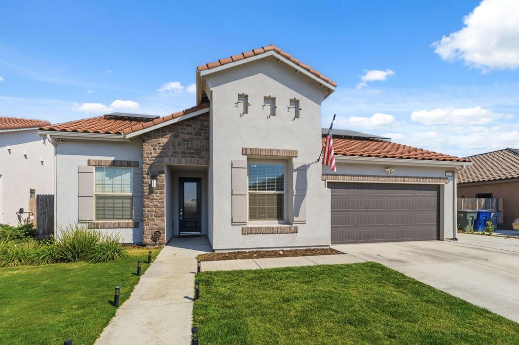 Image 2 of property listing at 6128 E Platt Avenue, Fresno, CA 93727