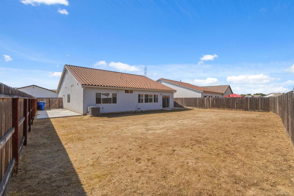 Image 25 of property listing at 6128 E Platt Avenue, Fresno, CA 93727