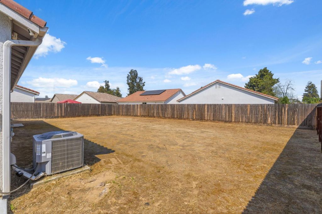 Image 26 of property listing at 6128 E Platt Avenue, Fresno, CA 93727