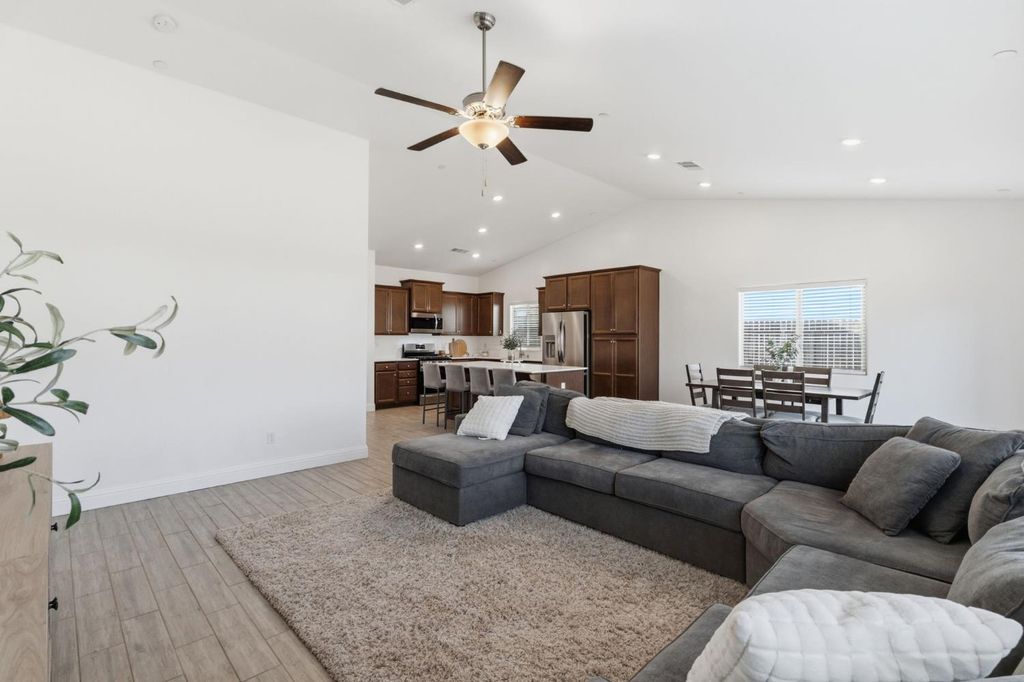 Image 7 of property listing at 6128 E Platt Avenue, Fresno, CA 93727