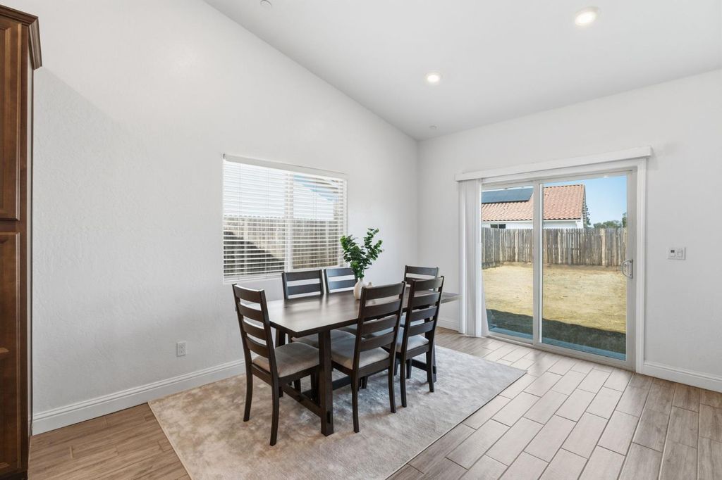 Image 8 of property listing at 6128 E Platt Avenue, Fresno, CA 93727