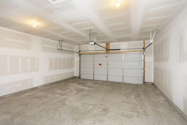 1555 Oak Springs Drive, Columbia, TN 38401