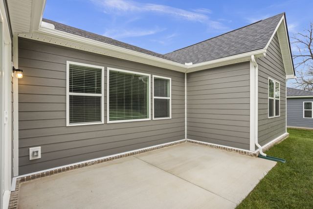 1555 Oak Springs Drive, Columbia, TN 38401