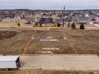 1912 E 59TH Court, Davenport, IA 52807