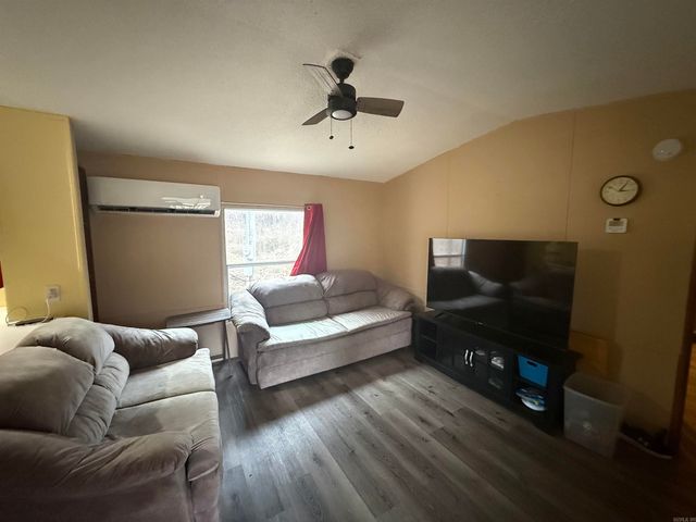 355 Maxine, Clinton, AR 72031