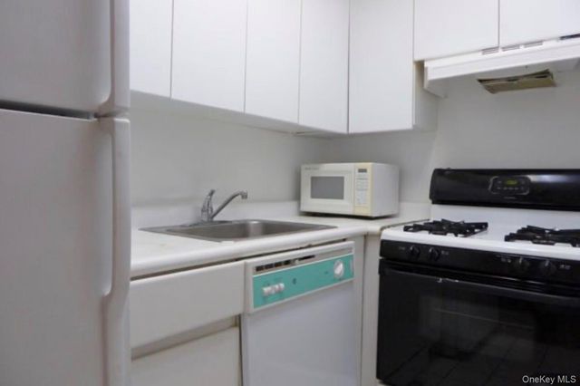 97-12 63rd Drive 8B, Rego Park, NY 11374