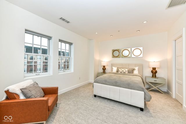 30 W Main Street B, Carmel, IN 46032