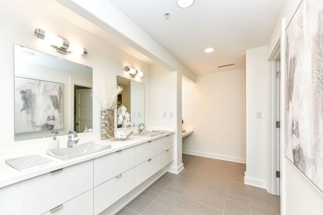 30 W Main Street B, Carmel, IN 46032