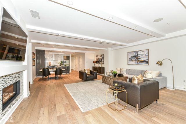 30 W Main Street B, Carmel, IN 46032