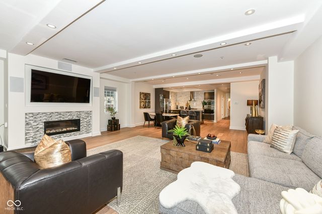 30 W Main Street B, Carmel, IN 46032