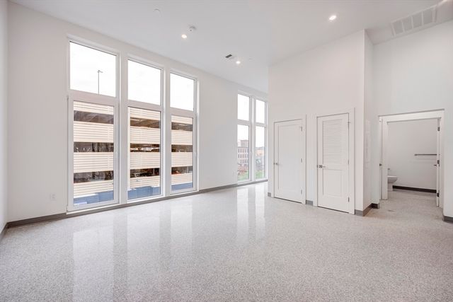 80 Middlesex St 202, Lowell, MA 01852