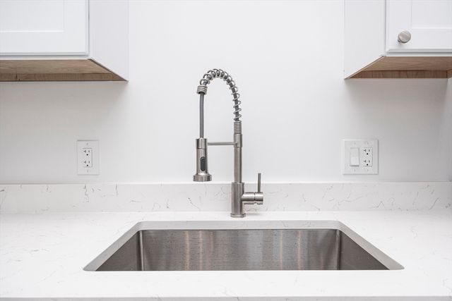 80 Middlesex St 202, Lowell, MA 01852