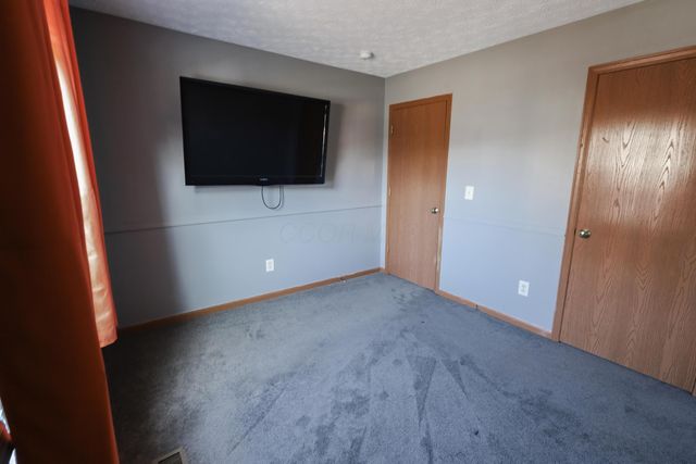 2062 Summer Banks Drive, Grove City, OH 43123