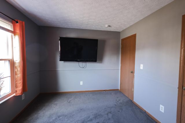 2062 Summer Banks Drive, Grove City, OH 43123