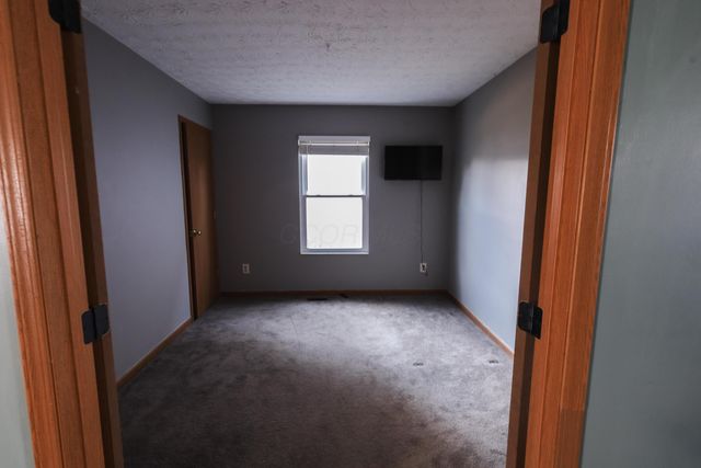 2062 Summer Banks Drive, Grove City, OH 43123