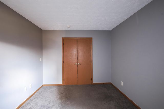 2062 Summer Banks Drive, Grove City, OH 43123