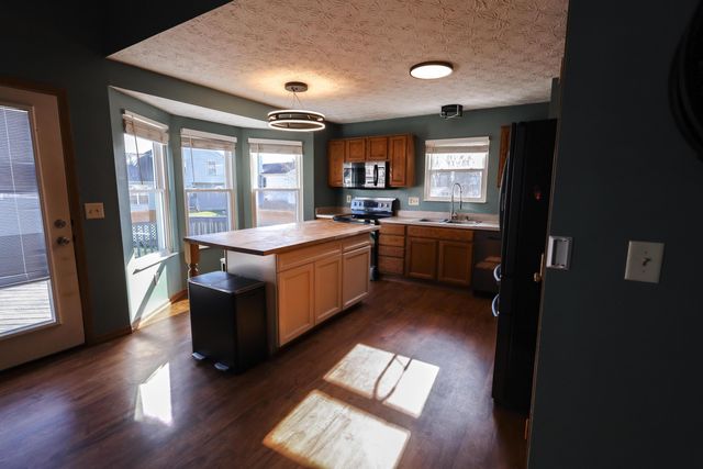 2062 Summer Banks Drive, Grove City, OH 43123