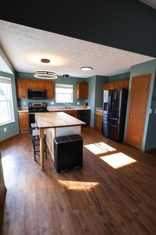 2062 Summer Banks Drive, Grove City, OH 43123