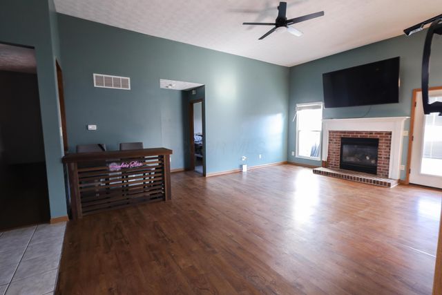 2062 Summer Banks Drive, Grove City, OH 43123