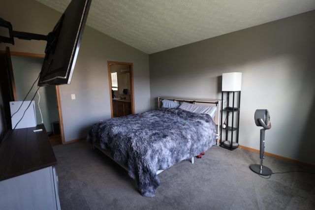 2062 Summer Banks Drive, Grove City, OH 43123