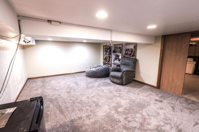 2062 Summer Banks Drive, Grove City, OH 43123