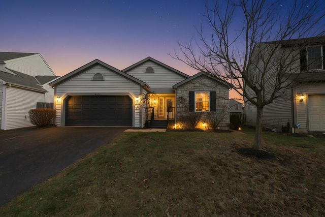 2062 Summer Banks Drive, Grove City, OH 43123