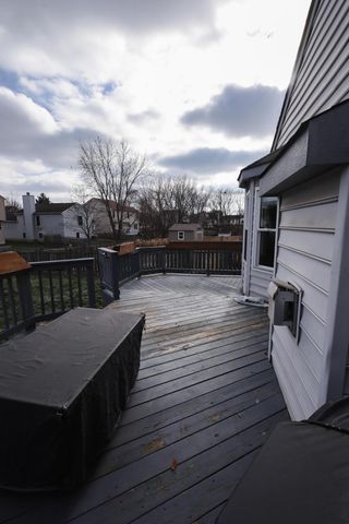 2062 Summer Banks Drive, Grove City, OH 43123