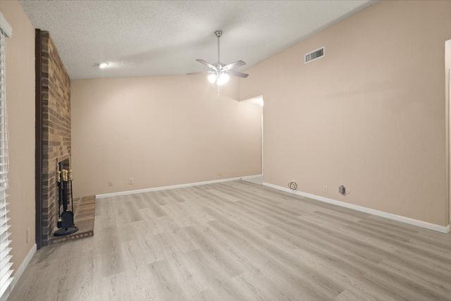 1201 Harwell Drive 225, Arlington, TX 76011
