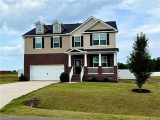 2014 Summer Walk Drive, Mebane, NC 27302