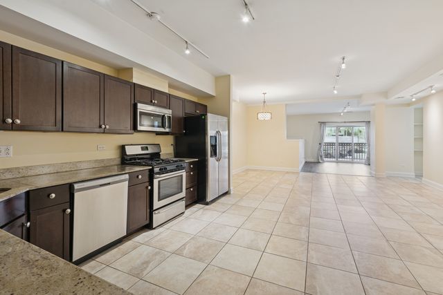 2801 W ARDMORE Street 1A, Chicago, IL 60659