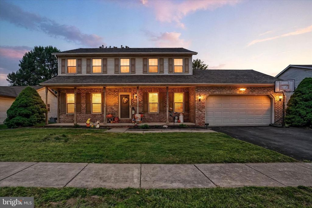 2825 SPARROW DR, York, PA 17408