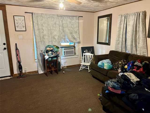 540 W Hempstead ST, Giddings, TX 78942