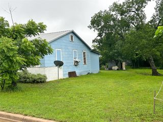 540 W Hempstead ST, Giddings, TX 78942