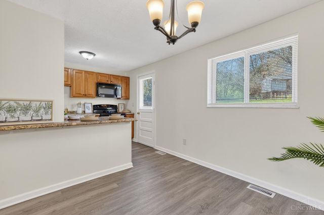 1486 Meadowbright Lane, Cincinnati, OH 45230