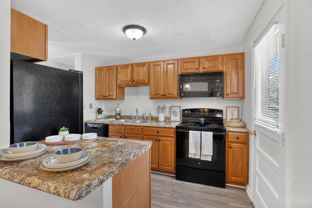 1486 Meadowbright Lane, Cincinnati, OH 45230