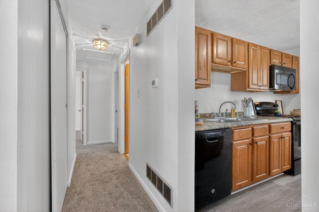 1486 Meadowbright Lane, Cincinnati, OH 45230