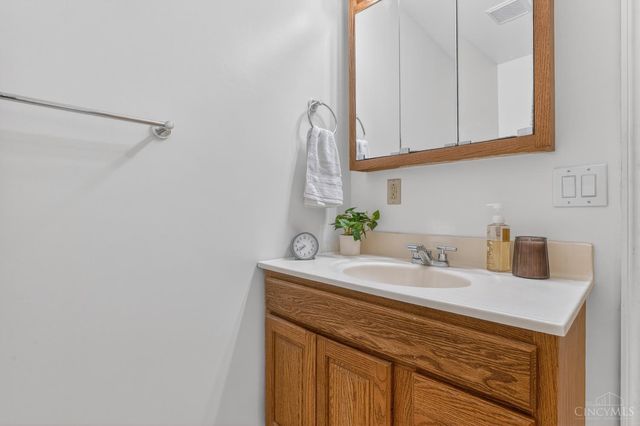 1486 Meadowbright Lane, Cincinnati, OH 45230