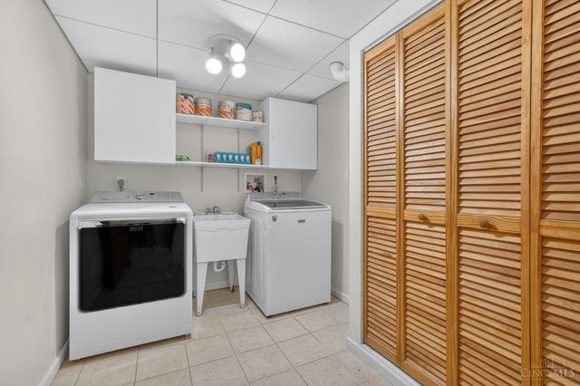 1486 Meadowbright Lane, Cincinnati, OH 45230