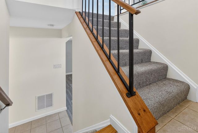 1486 Meadowbright Lane, Cincinnati, OH 45230