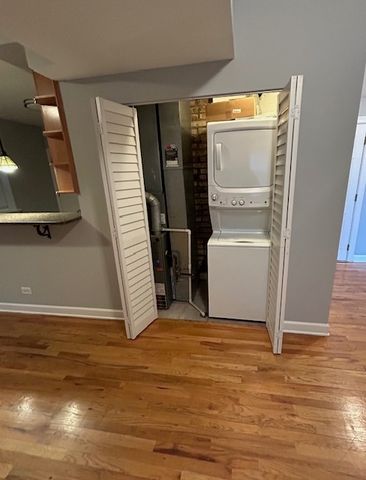 2340 W Granville Avenue 1, Chicago, IL 60659