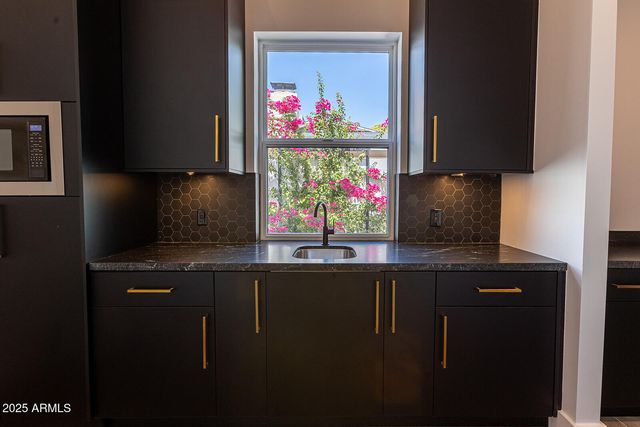 3118 N 42ND Street, Phoenix, AZ 85018