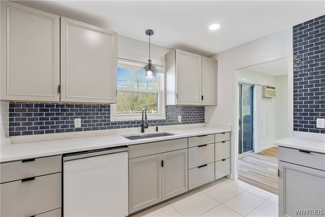 468 Campus Dr, Amherst, NY 14226