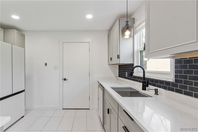 468 Campus Dr, Amherst, NY 14226